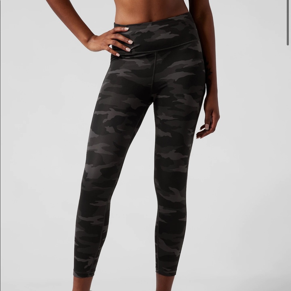 Athleta NWT ultimate camo 7/8 tight workout leggings black gray